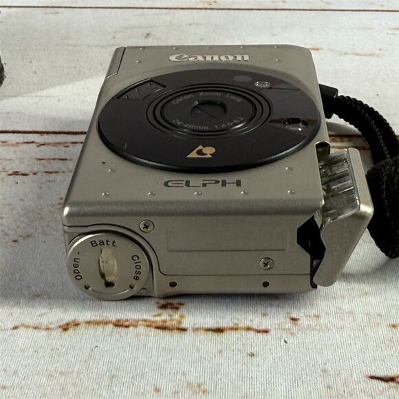 Canon ELPH APS Film Camera Silver with Case & Built-in Flash - Picture 6 of 6